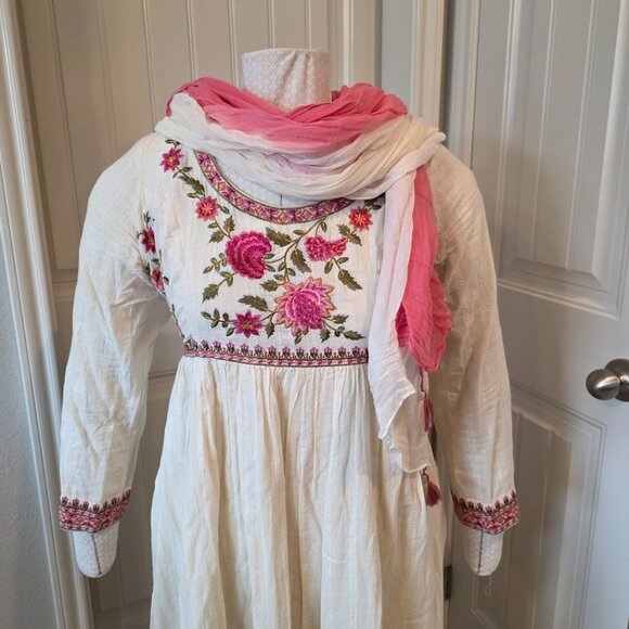 Dress from India - Aarke by Ritu Kumar - Picture 4 of 8